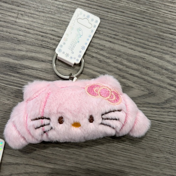 Hello Kitty ♥️ Keychains - Fluffy 🍔 & Fluffy 🥐 HK - Picture 5 of 6